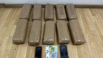 Στα χέρια της ΕΛΑΣ νεαροί διακινητές ναρκωτικών: Εκτελούσαν εντολές μέσα από τις φυλακές