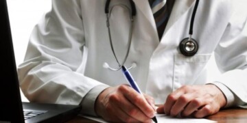 Σύλληψη 51χρονου γιατρού στην Ομόνοια για παράνομες συνταγές