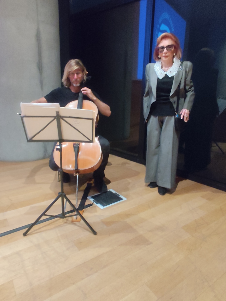 Στην Αθήνα ο συγγραφέας - σύζυγος της κληρονόμου της αυτοκρατορίας Ανιέλι - newstok.gr