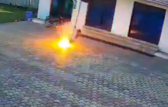 Ινδία: Άνδρας έχασε τη ζωή του από ηλεκτροπληξία ενώ έδιωχνε μαϊμού