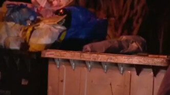 Θεσσαλονίκη: Άστεγος κοιμόταν σε κάδο και τον περισυνέλεξε απορριμματοφόρο