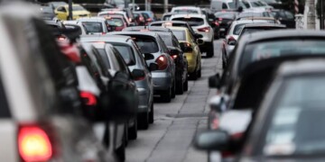 Τροχαίο με φορτηγό στη Λεωφόρο Βουλιαγμένης - Ανατράπηκε στο ύψος του Ελληνικού