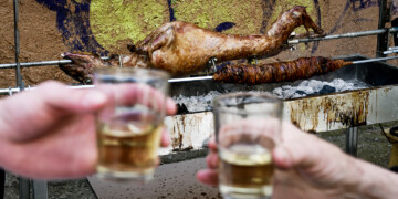 Ο καιρός του Πάσχα: Πού θα χρειαστείτε ομπρέλα και πού θα κυριαρχήσει ο ήλιος