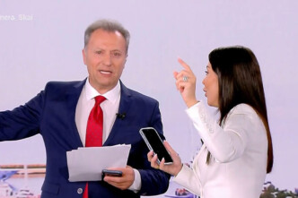 Η Αφροδίτη Λατινοπούλου μιμήθηκε τη Ζωή Κωνσταντοπούλου στον «αέρα» του ΣΚΑΪ