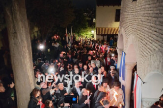 Στο Μετόχι του Παναγίου Τάφου στην Πλάκα έφτασε το Άγιο Φως
