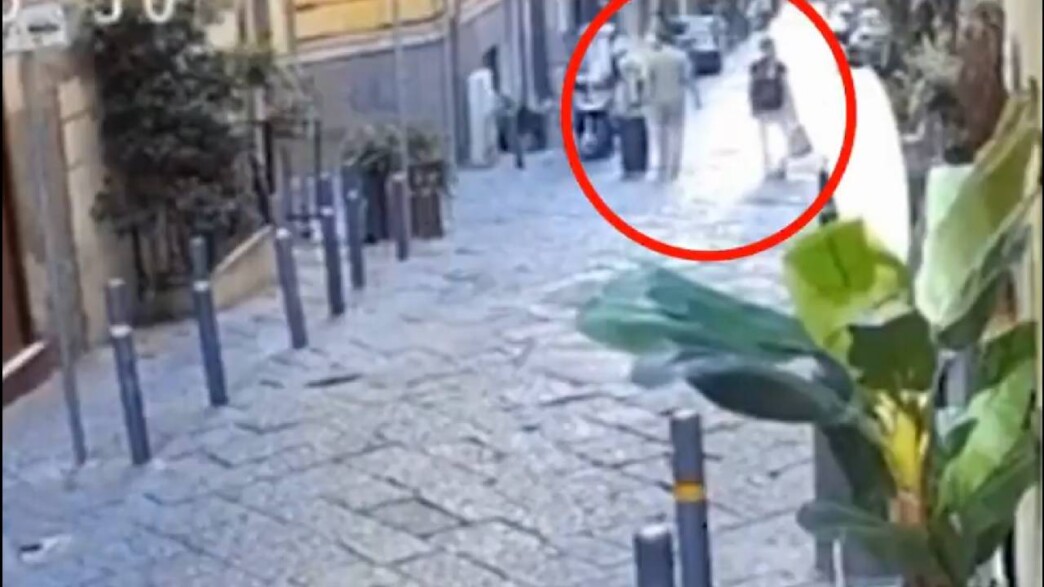 Ιταλία: Ανήλικος πέταξε άγαλμα από μπαλκόνι και σκότωσε 30χρονη στη Νάπολη