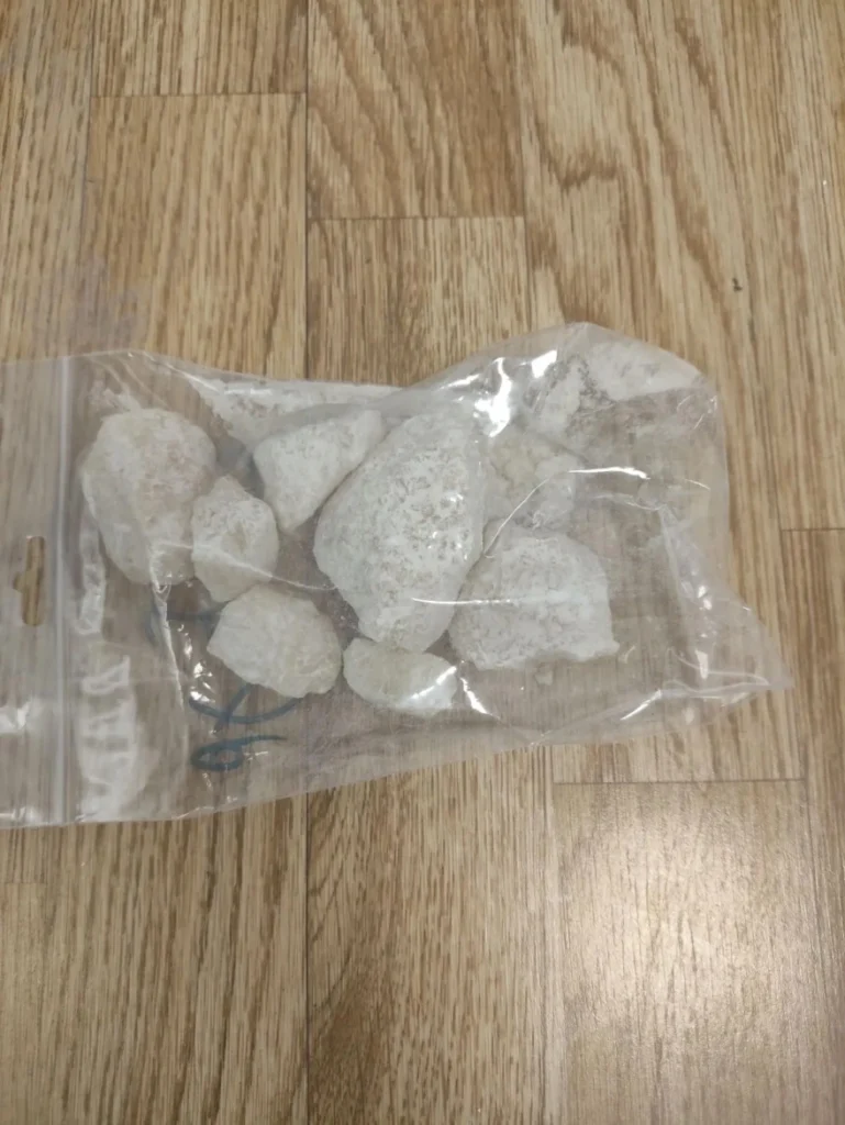 Στα χέρια της ΕΛΑΣ 27χρονος που παρέλαβε μέσω ταχυδρομείου σχεδόν 2 κιλά κάνναβης - newstok.gr