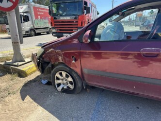 Σύγκρουση δύο οχημάτων στη Νέα Μάκρη με τέσσερις τραυματίες