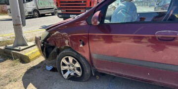 Σύγκρουση δύο οχημάτων στη Νέα Μάκρη με τέσσερις τραυματίες