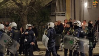 Δρακόντεια μέτρα στον Νέο Κόσμο: Ανάσταση με ΜΑΤ αντί για μολότοφ