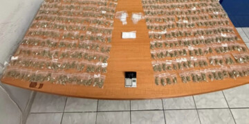 Αθήνα: Διακινητής έκρυβε δόσεις κάνναβης σε κρυφή θήκη θερμός