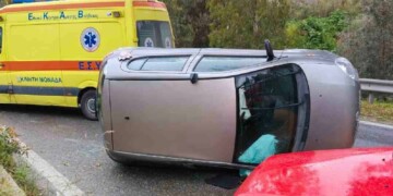 Αρτέμιδα: Τροχαίο ατύχημα με εκτροπή οχήματος στο αντίθετο ρεύμα