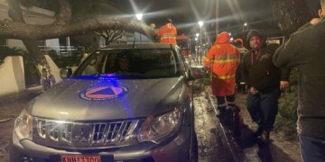 Κακοκαιρία Erminio: 133 κλήσεις στην Αττική και ριπές 115 χλμ στην Αμοργό