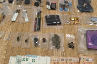 Σωφρονιστικός υπάλληλος εισήγαγε ναρκωτικά και vape κάνναβης μέσω ταχυδρομείου