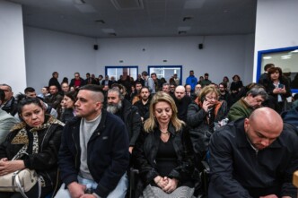 Τέμπη: Διακοπή και αίτημα αποχής της προέδρου στη δίκη για τα βίντε