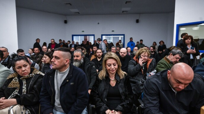 Τέμπη: Διακοπή και αίτημα αποχής της προέδρου στη δίκη για τα βίντε