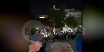 Ο Ντάνιελ Κρεγκ στην περιφορά του Επιταφίου στη Γλυφάδα