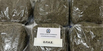 Σύλληψη στο Αίγιο: Μετέφερε πάνω από 32 κιλά κάνναβης σε αυτοκίνητο