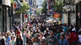 Πασχαλινές αγορές: Δείτε τις ώρες λειτουργίας μέχρι τη Δευτέρα