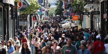 Πασχαλινές αγορές: Δείτε τις ώρες λειτουργίας μέχρι τη Δευτέρα