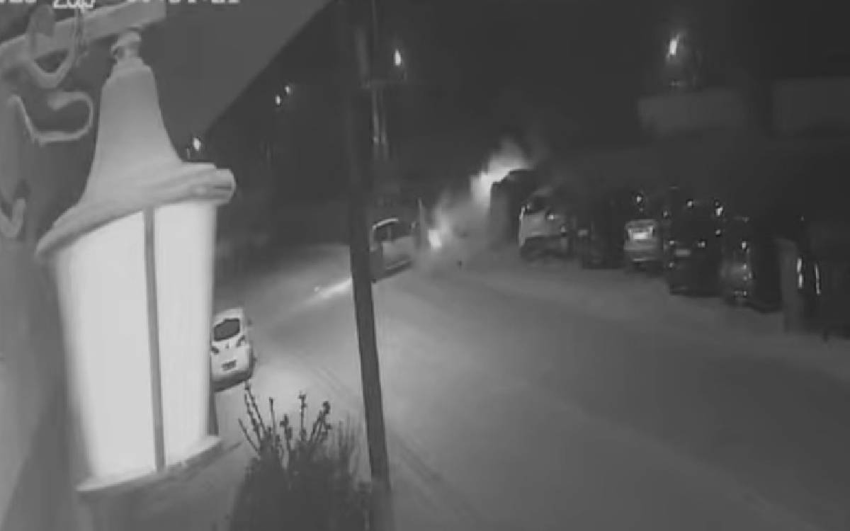 Σφοδρή σύγκρουση δύο οχημάτων στο Κανταρέ Κορίνθου μετά τα μεσάνυχτα