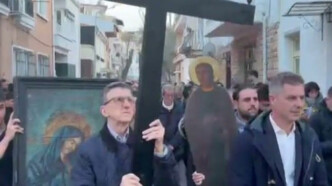 Άρης Πορτοσάλτε: Συμμετείχε στην περιφορά του Επιταφίου στην Πρίγκηπο