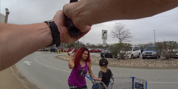 Νεμπράσκα: Αστυνομικός πυροβόλησε γυναίκα που μαχαίρωσε δίχρονο αγόρι