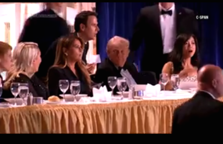 ΕΚΤΑΚΤΟ-Συναγερμός στην Ουάσινγκτον: Πυροβολισμοί στο Δείπνο Ανταποκριτών – Ασφαλής ο Τραμπ - newstok.gr