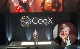 Στίβεν Φράι: Αγωγή 100.000 λιρών για την πτώση από τη σκηνή του CogX