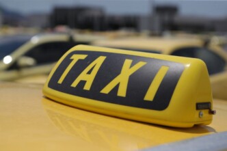 Σύλληψη 41χρονου οδηγού ταξί στον Πειραιά για πλαστή άδεια