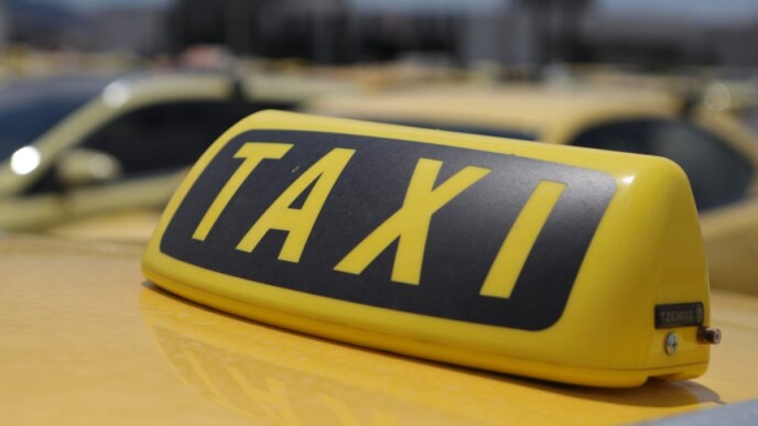 Σύλληψη 41χρονου οδηγού ταξί στον Πειραιά για πλαστή άδεια