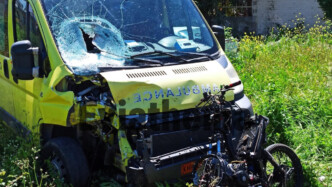 Θρήνος στο Αλιβέρι: 17χρονος έχασε τη ζωή του σε τροχαίο με ασθενοφόρο - newstok.gr