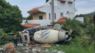 Ρόδος: Ανεξέλεγκτη μπετονιέρα «ισοπέδωσε» αυλή σπιτιού