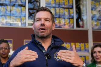 Νέα καταγγελία για βιασμό κατά του πρώην βουλευτή Έρικ Σουόλγουελ