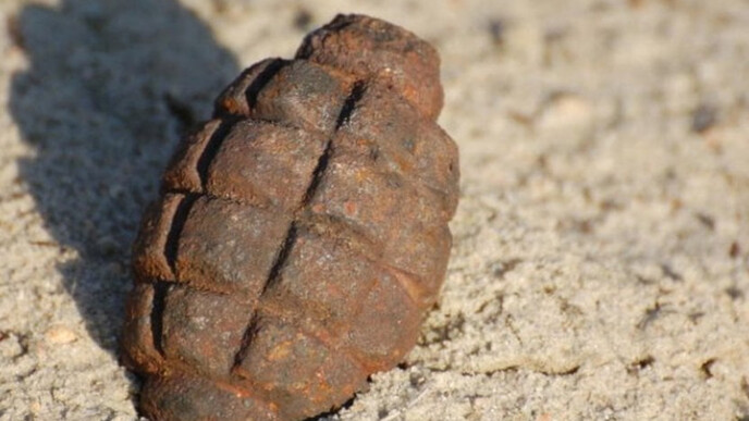 Κυψέλη: Εντοπισμός χειροβομβίδας και ναρκωτικών σε σπίτια - 3 συλλήψεις