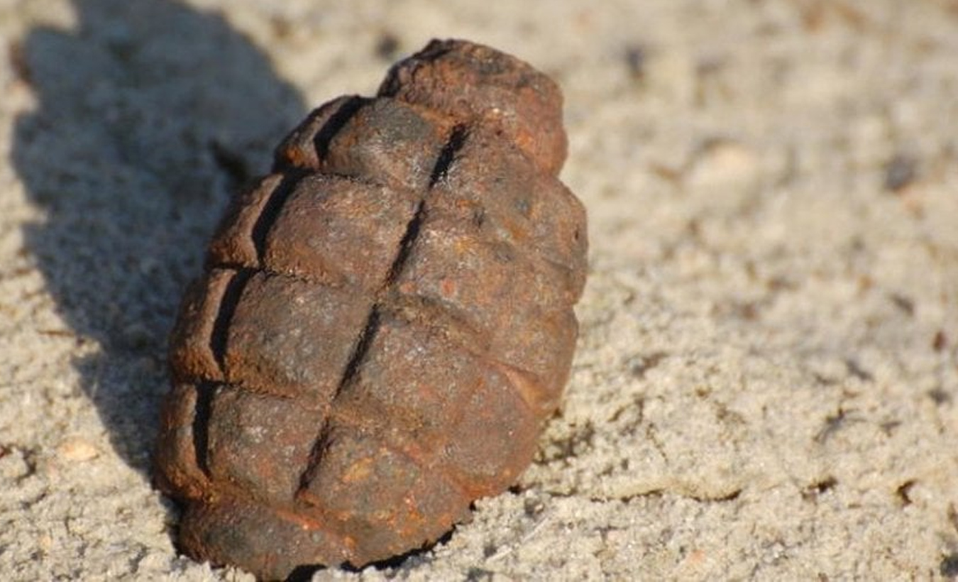 Κυψέλη: Εντοπισμός χειροβομβίδας και ναρκωτικών σε σπίτια - 3 συλλήψεις