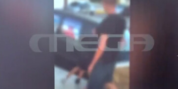 Κυκλάδες: Άγριος ξυλοδαρμός ανηλίκου μέχρι λιποθυμίας σε πλατεία