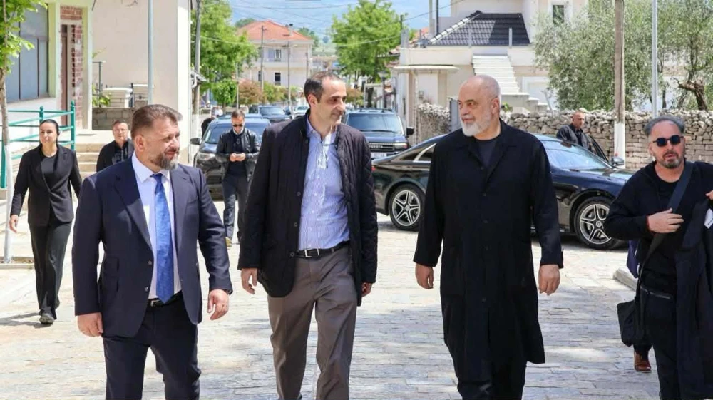 Ο Γρηγόρης Δημητριάδης στη Δερβιτσάνη: Η κοινή εμφάνιση με τον Έντι Ράμα στο μνημείο του Κ. Μητσοτάκη - newstok.gr