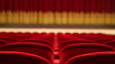Η νέα γενιά του θεάτρου στο προσκήνιο: Ποιοι διεκδικούν φέτος τα βραβεία Χορν και Μερκούρη;