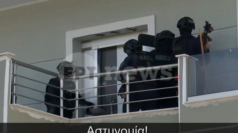 Έφοδος της ΕΛ.ΑΣ. στα Άνω Λιόσια με όπλα και 17 συλλήψεις