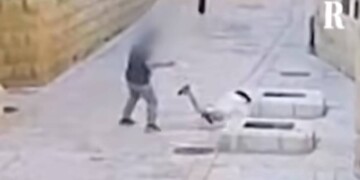 Βίαιη επίθεση σε Γαλλίδα μοναχή στην Ιερουσαλήμ: Καρέ-καρέ ο ξυλοδαρμός
