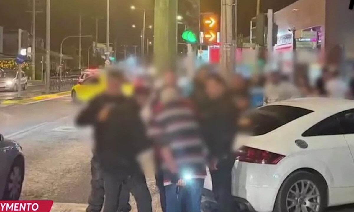 Εφιαλτικό βράδυ στη Λεωφόρο Μαραθώνος: Η στιγμή που όχημα παρασύρει 13χρονη - Βίντεο ντοκουμέντο