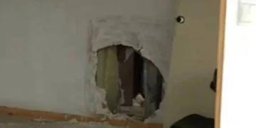 Ριφιφί στο Αίγιο: Άνοιξε τρύπα σε τοίχο και «άδειασε» δύο καταστήματα – Τον βρήκε η ΕΛ.ΑΣ.