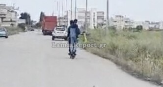 Τρεις ανήλικοι με ένα πατίνι πέρασαν με κόκκινο στη Λαμία