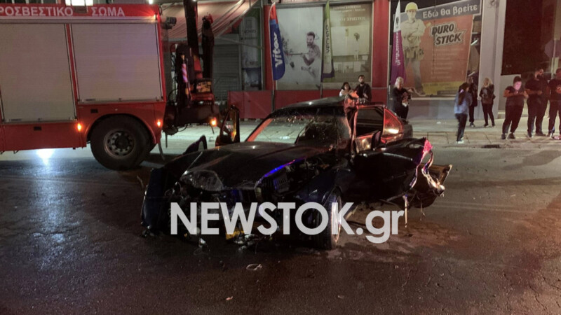 Σφοδρή πρόσκρουση αυτοκινήτου σε κολόνα στις Αχαρνές – Μεγάλη επιχείρηση της Πυροσβεστικής για τον απεγκλωβισμό του οδηγού