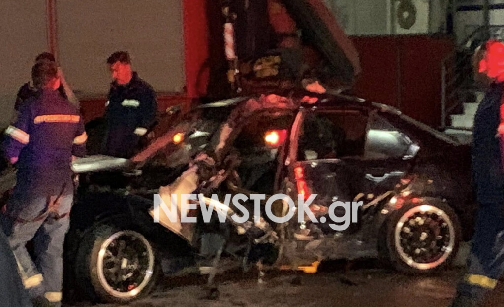 Σφοδρή πρόσκρουση αυτοκινήτου σε κολόνα στις Αχαρνές – Μεγάλη επιχείρηση της Πυροσβεστικής για τον απεγκλωβισμό του οδηγού
