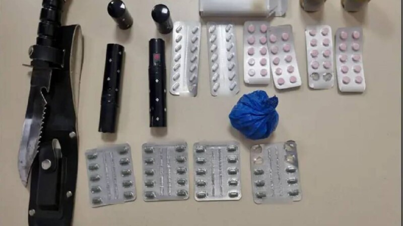 Άγριο επεισόδιο στον Βόλο: Πυροβόλησε τζαμαρία καταστήματος, απείλησε τον ιδιοκτήτη και επιτέθηκε στους αστυνομικούς!