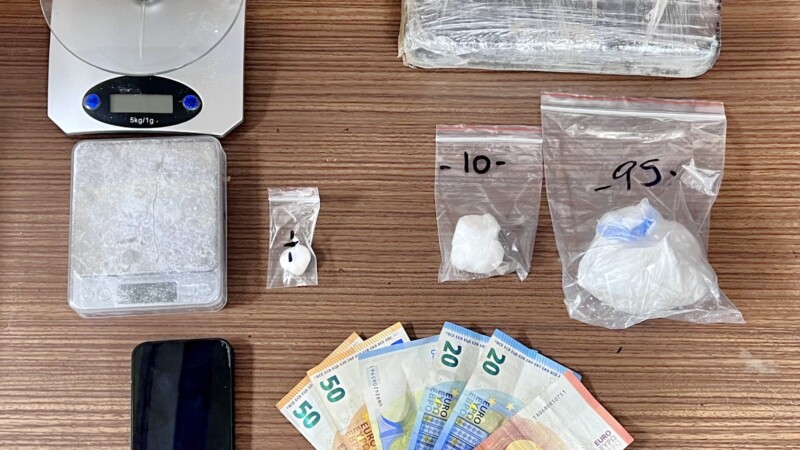 Σύλληψη για 1,2 κιλά κοκαΐνη σε υπόγειο στην Αθήνα