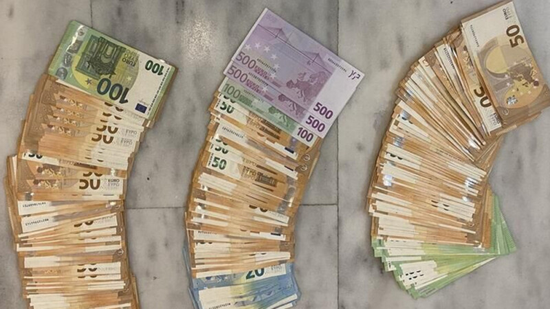 Επέστρεψε από το Ντουμπάι με 500.000 ευρώ στη χειραποσκευή, αλλά τον «περίμενε» η ΑΑΔΕ στο Ελ. Βενιζέλος