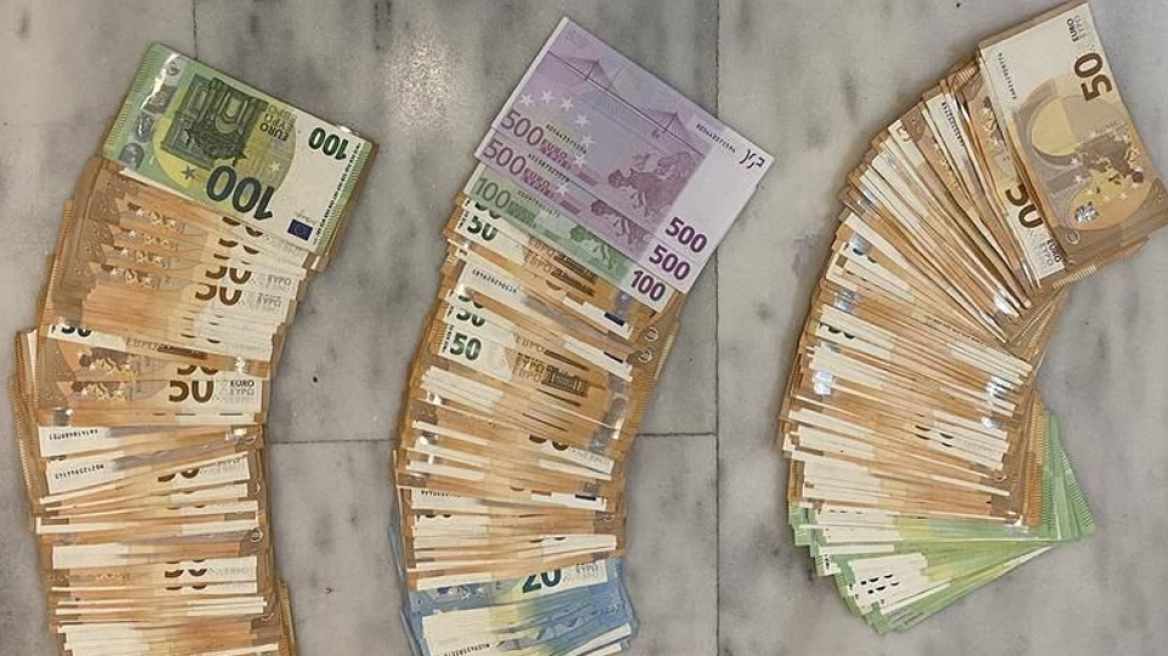 Επέστρεψε από το Ντουμπάι με 500.000 ευρώ στη χειραποσκευή, αλλά τον «περίμενε» η ΑΑΔΕ στο Ελ. Βενιζέλος - newstok.gr